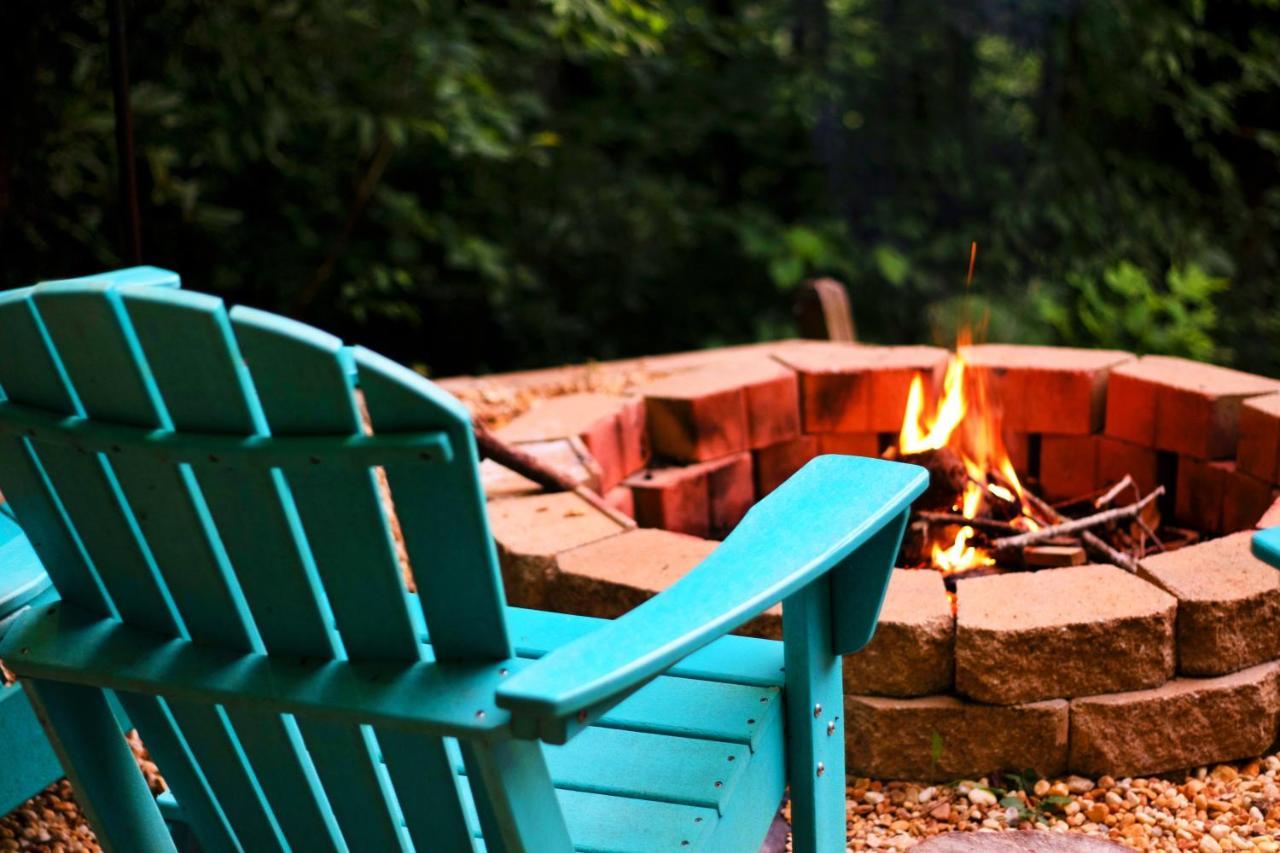 Cozy Cabin Retreat - Hot Tub, Fireplace & Fire Pit Blue Ridge Bagian luar foto